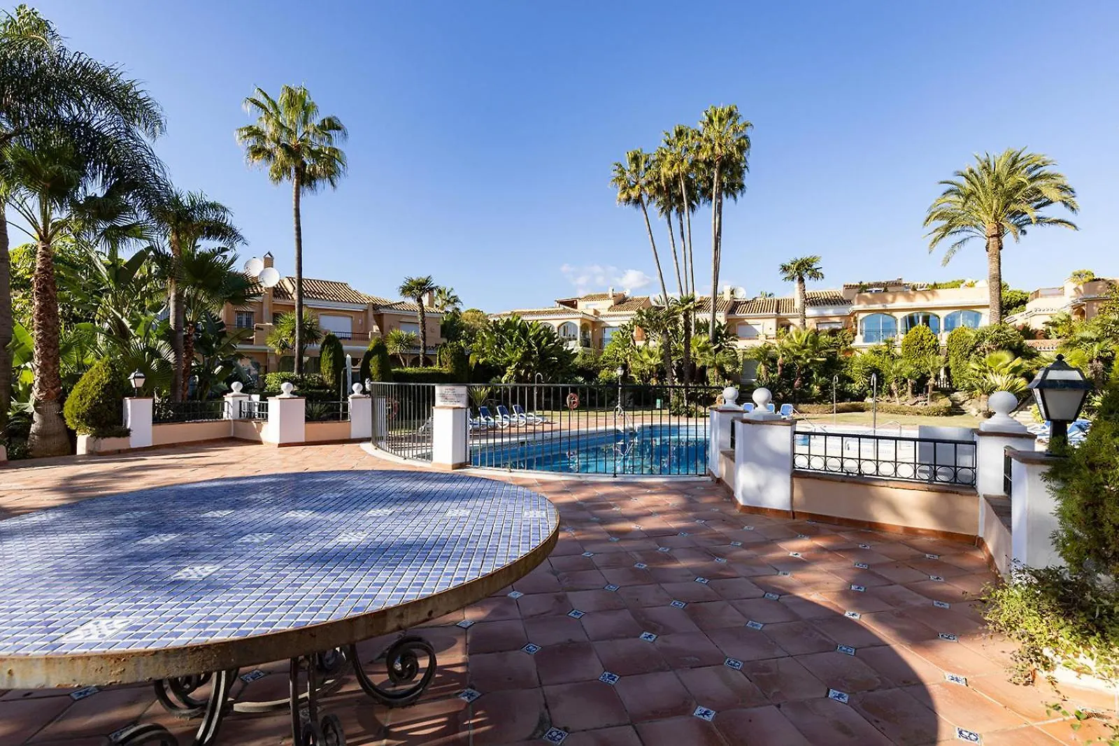 Large Ground Floor Apartment With Private Garden And Beach Access Estepona Holiday home