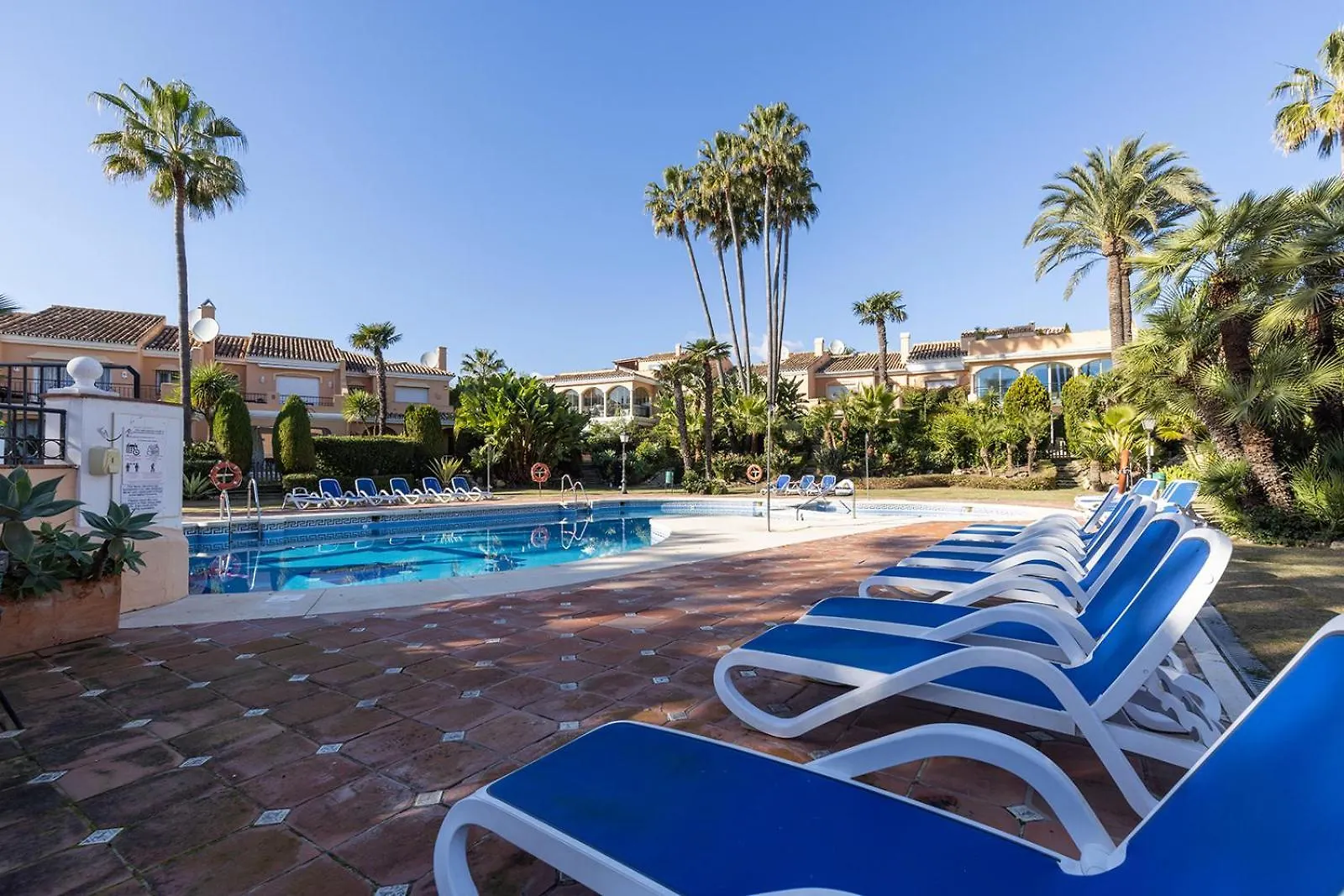 Large Ground Floor Apartment With Private Garden And Beach Access Estepona Holiday home