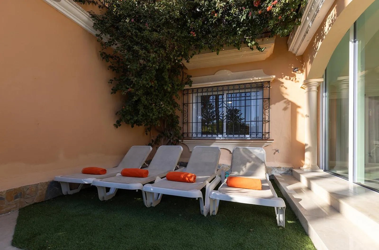 Holiday home Large Ground Floor Apartment With Private Garden And Beach Access Estepona Spain