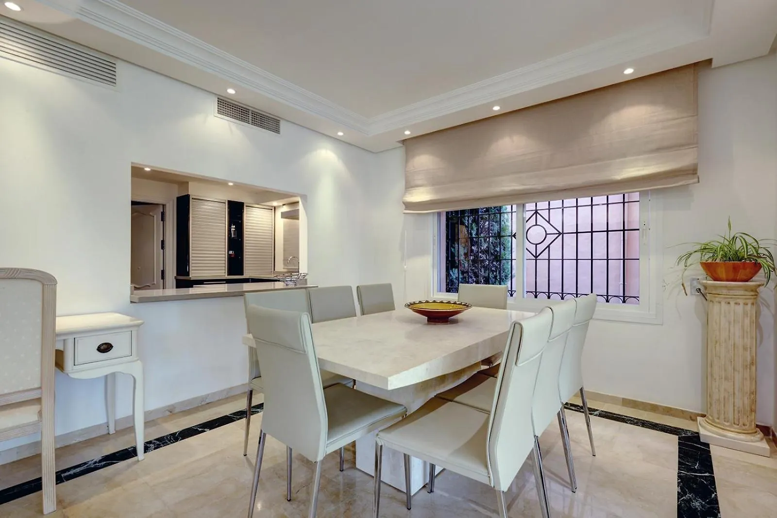 Holiday home Large Ground Floor Apartment With Private Garden And Beach Access Estepona