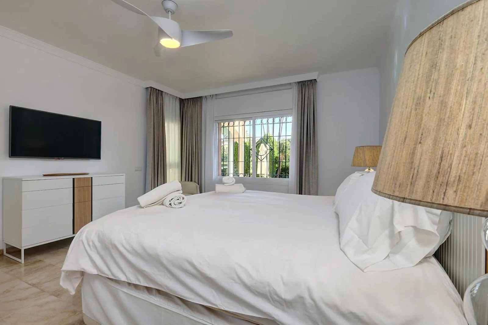Large Ground Floor Apartment With Private Garden And Beach Access Estepona Holiday home
