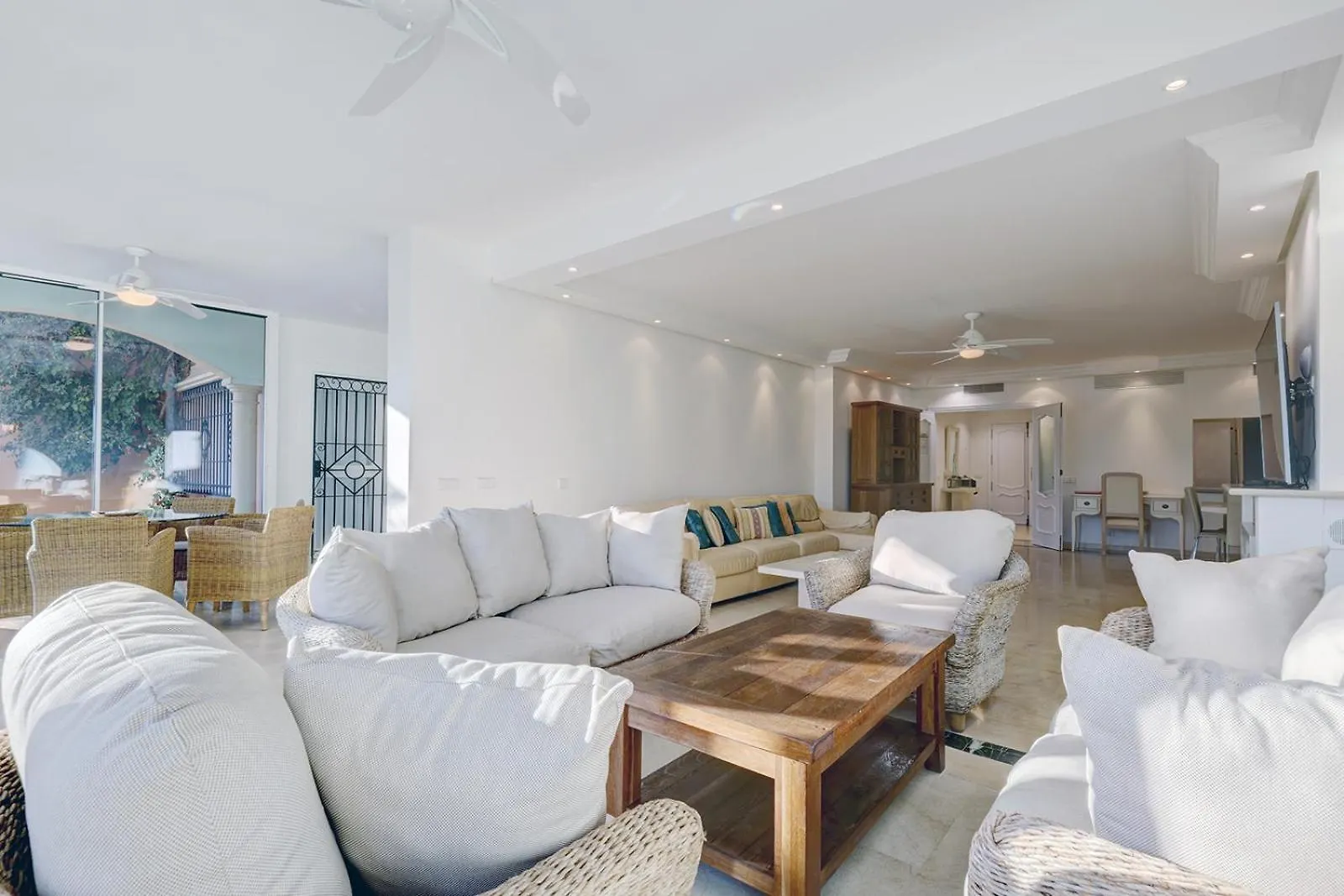 Large Ground Floor Apartment With Private Garden And Beach Access Estepona