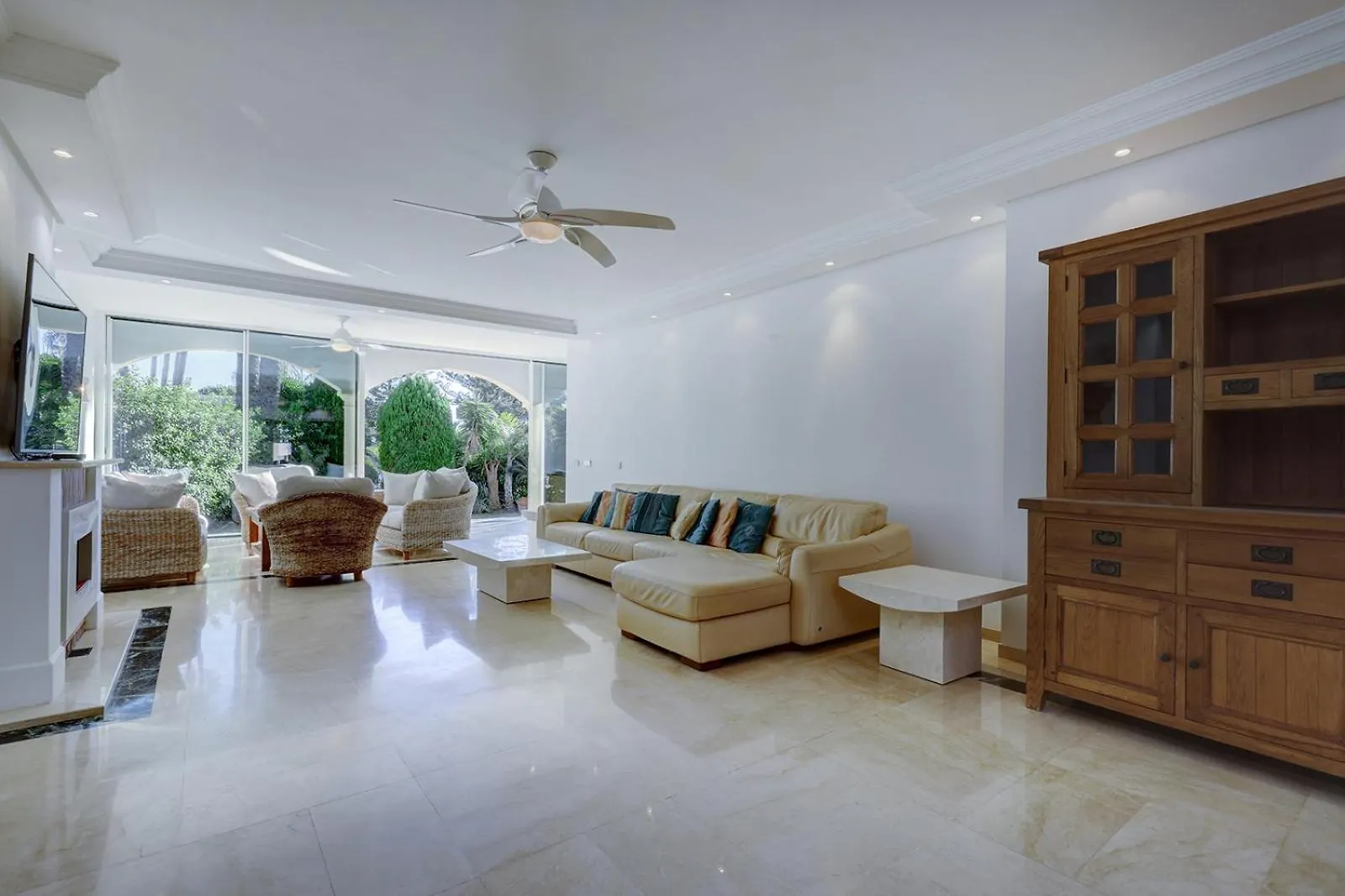 Holiday home Large Ground Floor Apartment With Private Garden And Beach Access Estepona