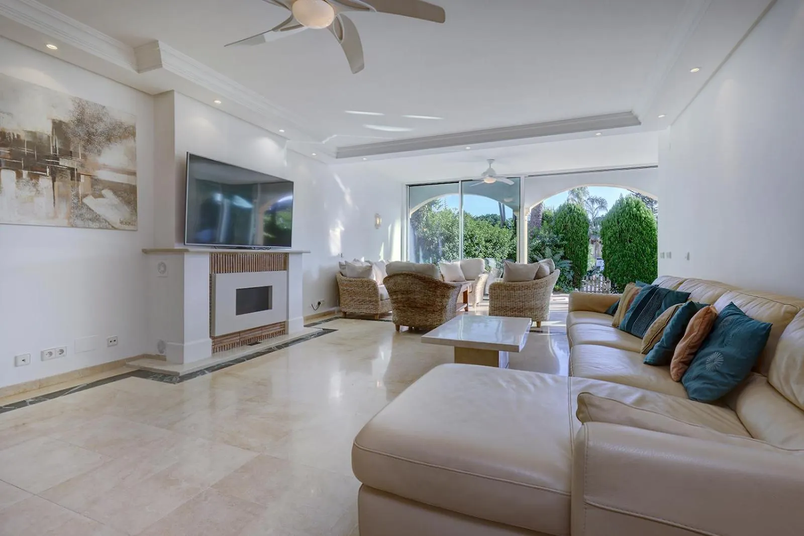 Large Ground Floor Apartment With Private Garden And Beach Access Estepona Spain