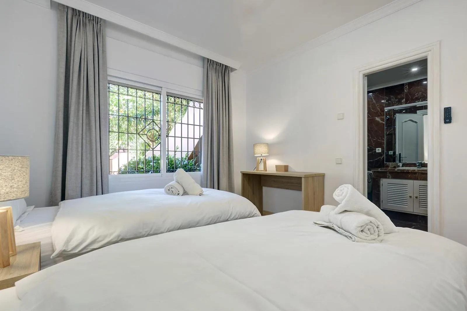 Large Ground Floor Apartment With Private Garden And Beach Access Estepona