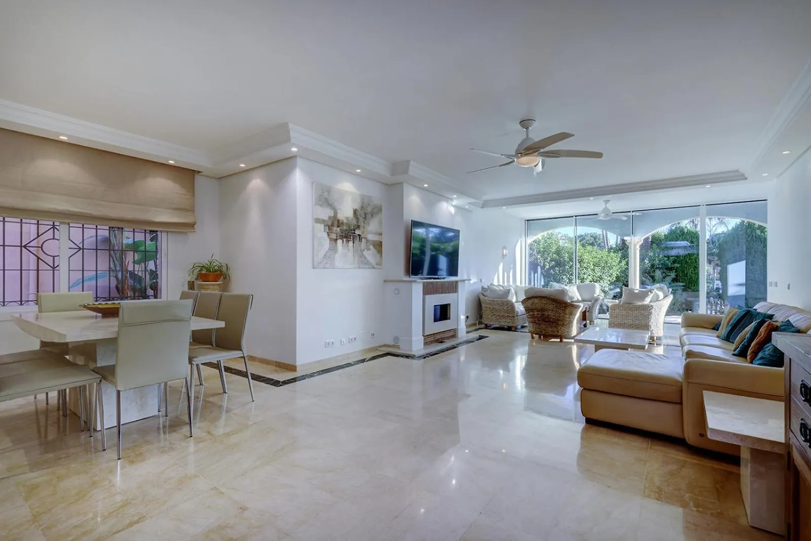 Large Ground Floor Apartment With Private Garden And Beach Access Estepona